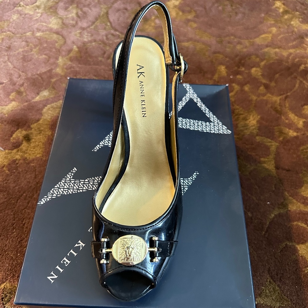 New- Never Used: Anne Klein  Mawestien